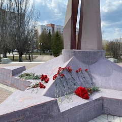 Праздничный митинг в Сквере Славы